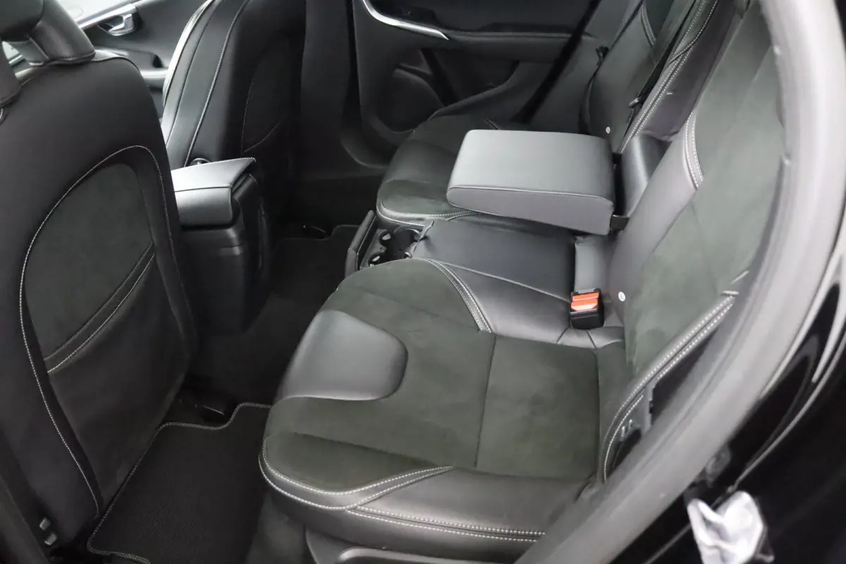 T3 Polar+ Sport R-Design | Panoramadak | Harman Kardon | Camera | Parkeersensoren | Stoelverwarming |