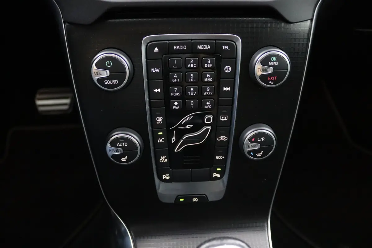 T3 Polar+ Sport R-Design | Panoramadak | Harman Kardon | Camera | Parkeersensoren | Stoelverwarming |
