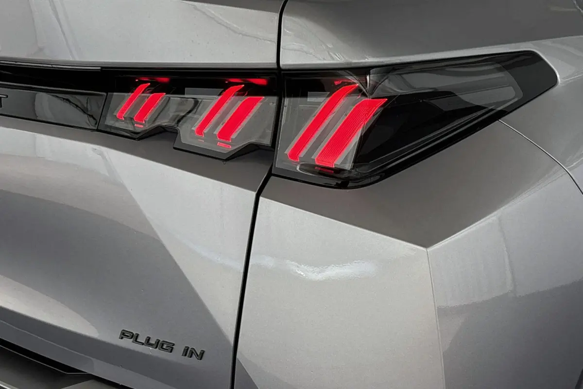 1.6 plug-in Hybrid 195 Allure | Navi | Camera | Trekhaak | Voordeel |