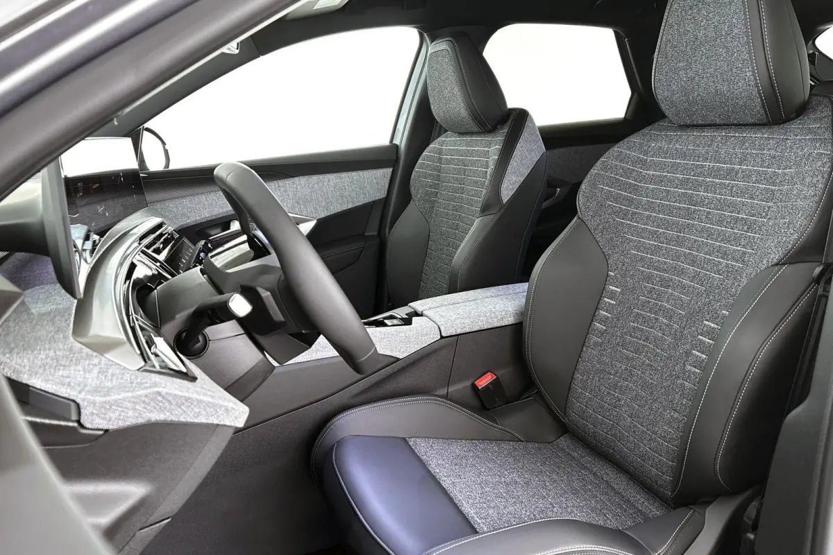 1.6 plug-in Hybrid 195 Allure | Navi | Camera | Trekhaak | Voordeel |