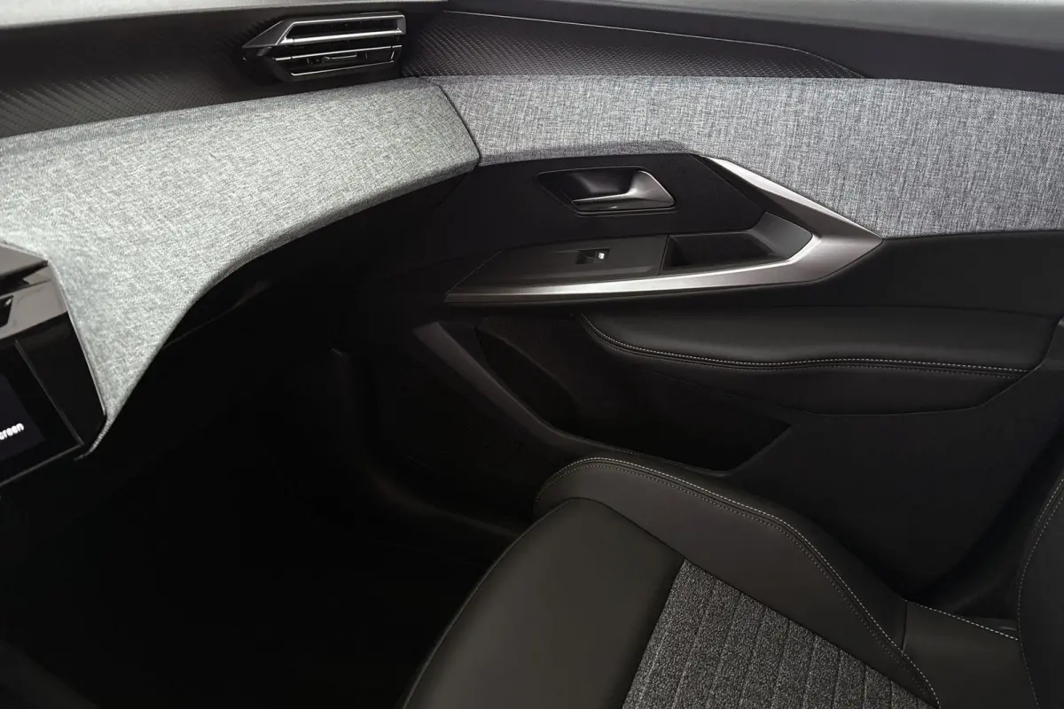 1.6 plug-in Hybrid 195 Allure | Navi | Camera | Trekhaak | Voordeel |