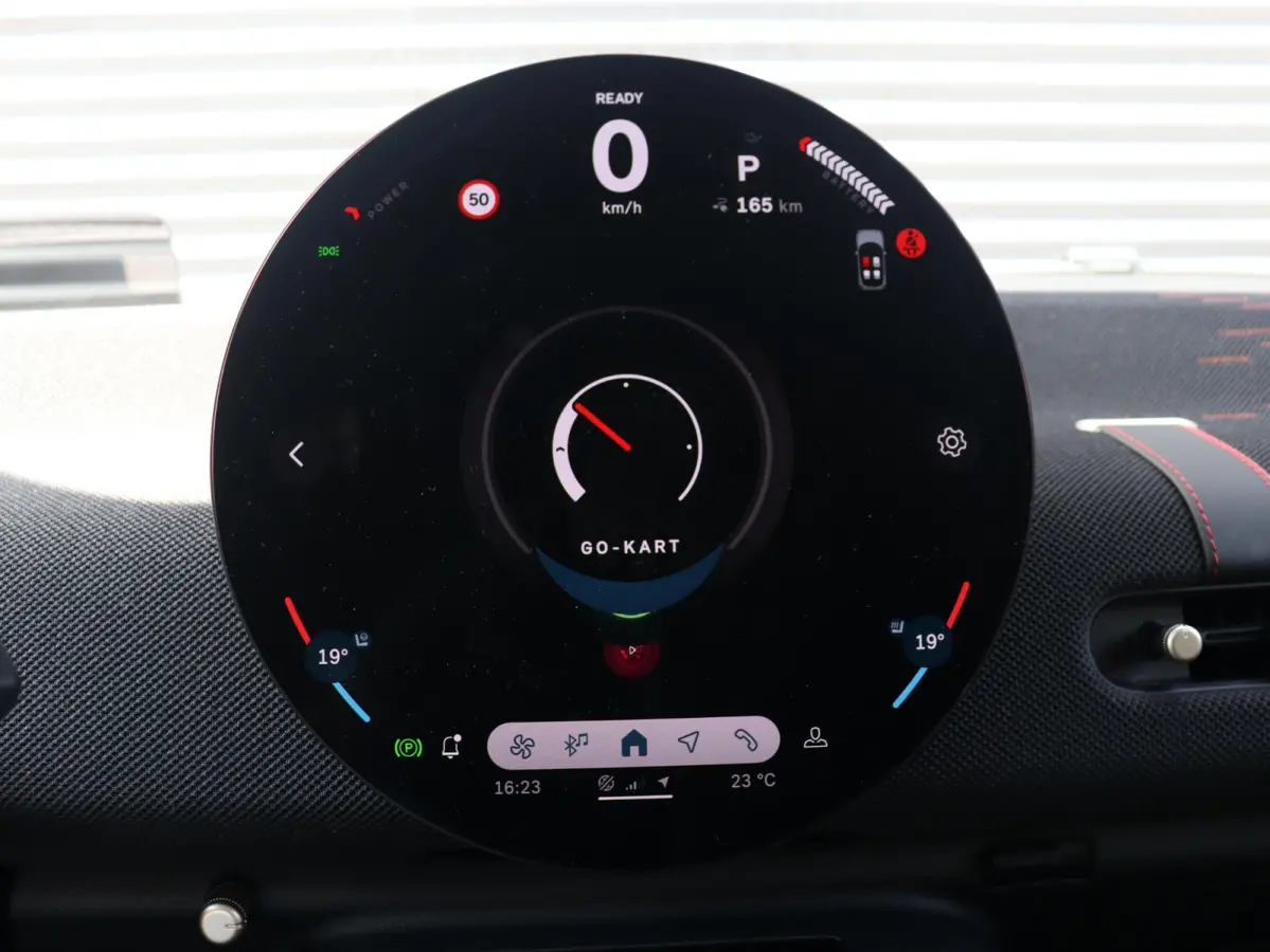 Cooper E | John Cooper Works + Pakket M + Panodak + Head-Up + Camera + Sportstoelen + Verwarmd Stuurwiel + Comfort Access + SOH 98% + 18" JCW Lap Spoke