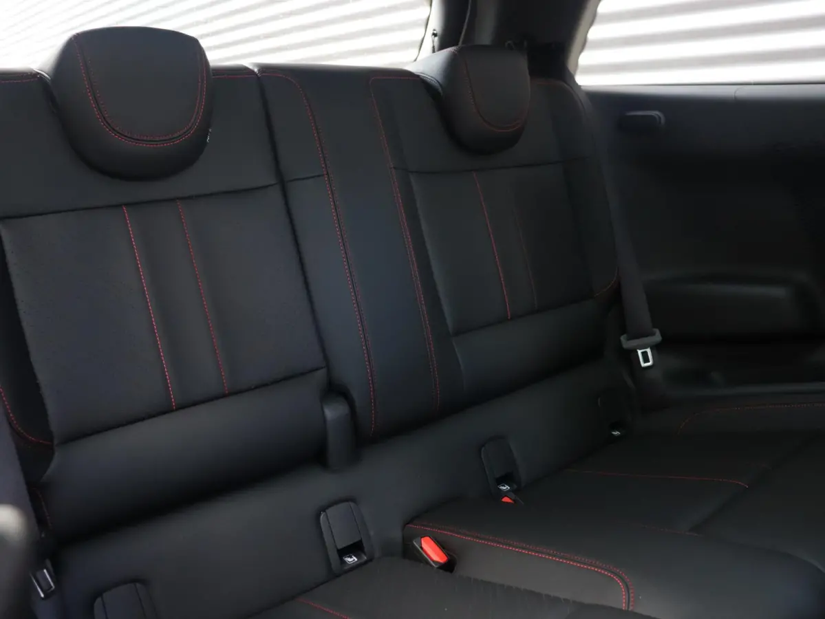 Cooper E | John Cooper Works + Pakket M + Panodak + Head-Up + Camera + Sportstoelen + Verwarmd Stuurwiel + Comfort Access + SOH 98% + 18" JCW Lap Spoke