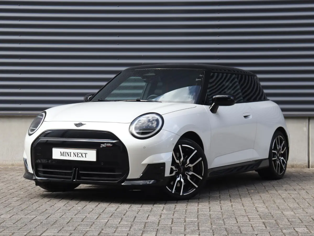 Cooper E | John Cooper Works + Pakket M + Panodak + Head-Up + Camera + Sportstoelen + Verwarmd Stuurwiel + Comfort Access + SOH 98% + 18" JCW Lap Spoke