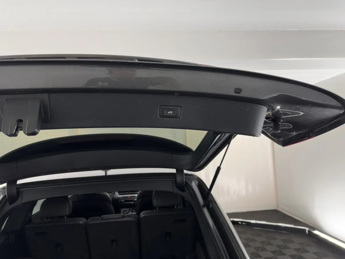 3.0 TDI e-tron Quattro Sport (Plug-in) *PANO | LEATHER | FULL-LED | MEMORY-PACK | BOSE-AUDIO | CAMERA | DIGI-COCKPIT | HEATED-COMFORTSEATS | NAVI-FULLMAP | AIRSUSPENSION | PRIVACY-GLASS | SH