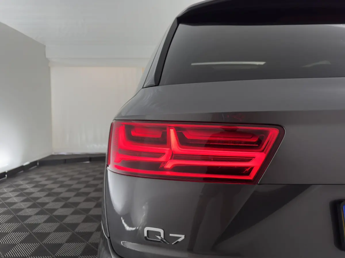 3.0 TDI e-tron Quattro Sport (Plug-in) *PANO | LEATHER | FULL-LED | MEMORY-PACK | BOSE-AUDIO | CAMERA | DIGI-COCKPIT | HEATED-COMFORTSEATS | NAVI-FULLMAP | AIRSUSPENSION | PRIVACY-GLASS | SH