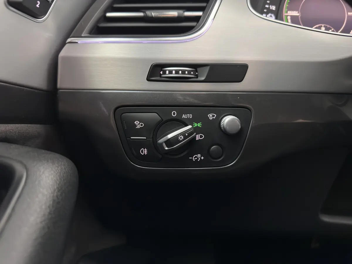 3.0 TDI e-tron Quattro Sport (Plug-in) *PANO | LEATHER | FULL-LED | MEMORY-PACK | BOSE-AUDIO | CAMERA | DIGI-COCKPIT | HEATED-COMFORTSEATS | NAVI-FULLMAP | AIRSUSPENSION | PRIVACY-GLASS | SH