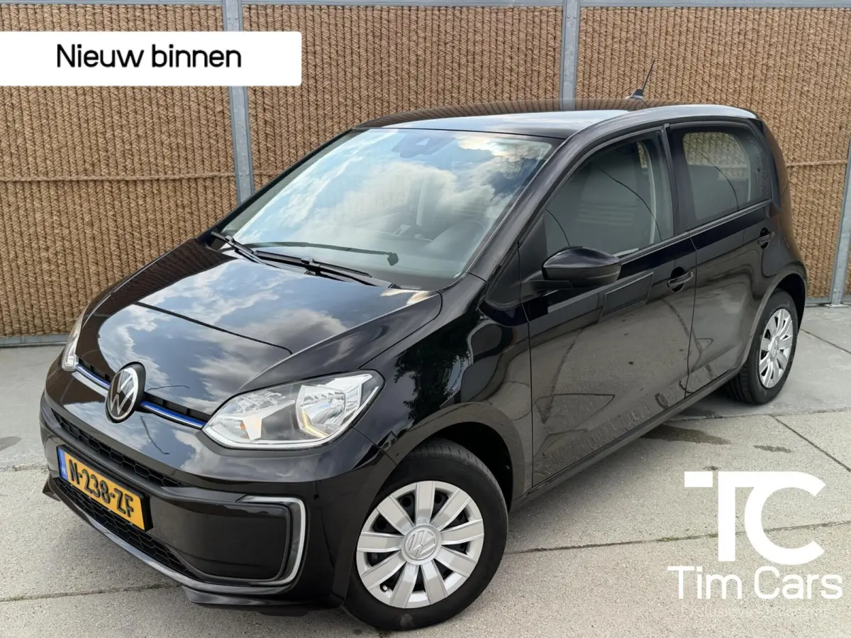 37 kWh Stoelverwarming | Verwarmde voorruit | Achteruitrijcamera | Cruise & Climate control | Metaalkleur | DAB ontvanger | Rijstrooksensor | Parkeersensoren achter