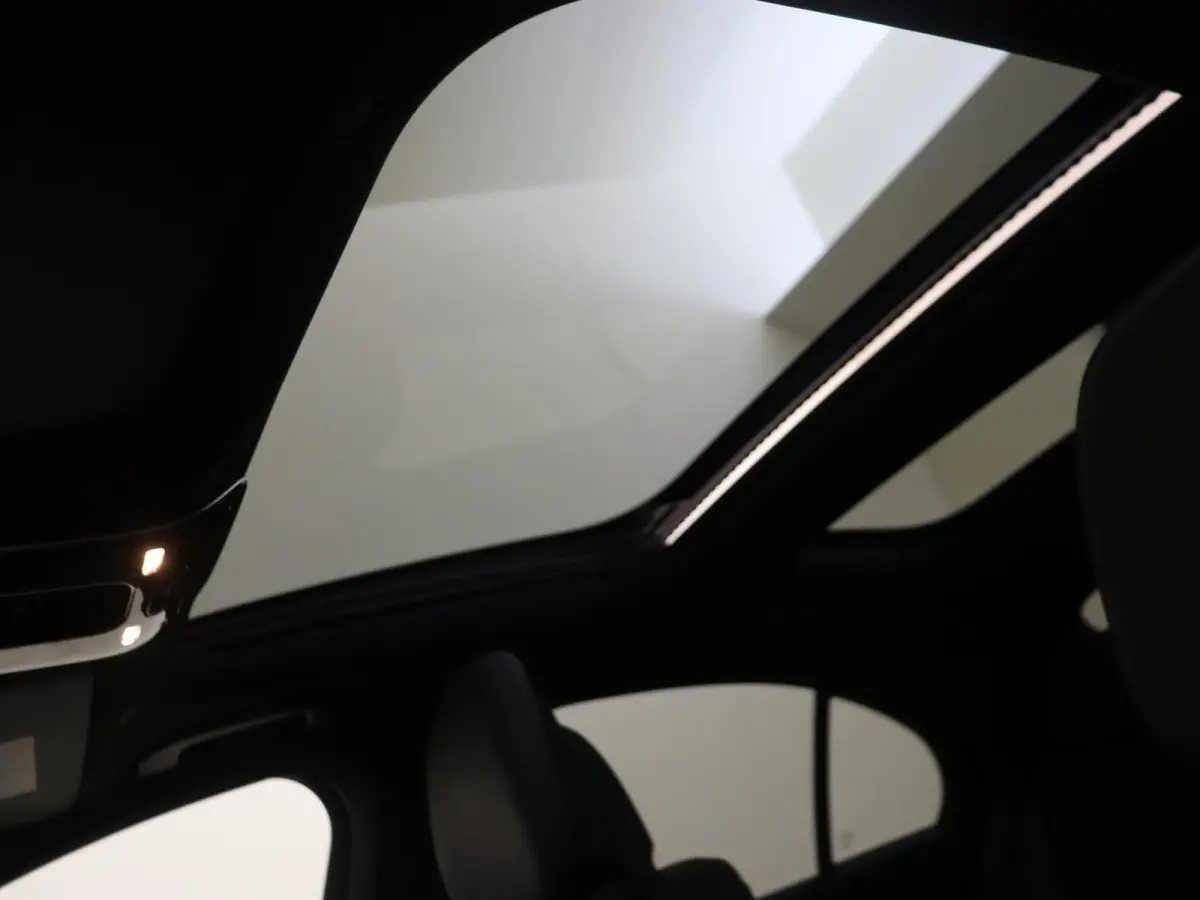 300 e Sport Edition Premium pakket /Panoramadak /Superscreen /Burmester 4D /360Camera /20 Inch