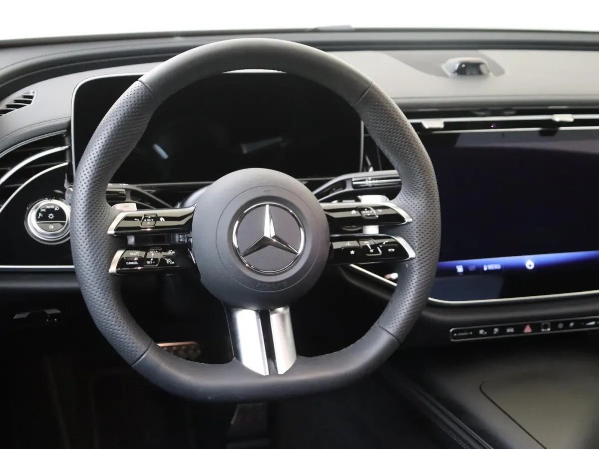 300 e Sport Edition Premium pakket /Panoramadak /Superscreen /Burmester 4D /360Camera /20 Inch