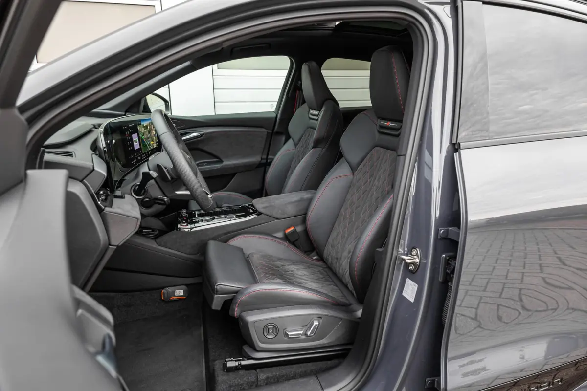 SQ6 490pk quattro 100 kWh | Panoramadak | Trekhaak | B&O incl. Hoofdsteunen | Sportstoelen Plus