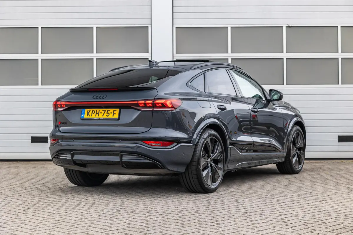 SQ6 490pk quattro 100 kWh | Panoramadak | Trekhaak | B&O incl. Hoofdsteunen | Sportstoelen Plus