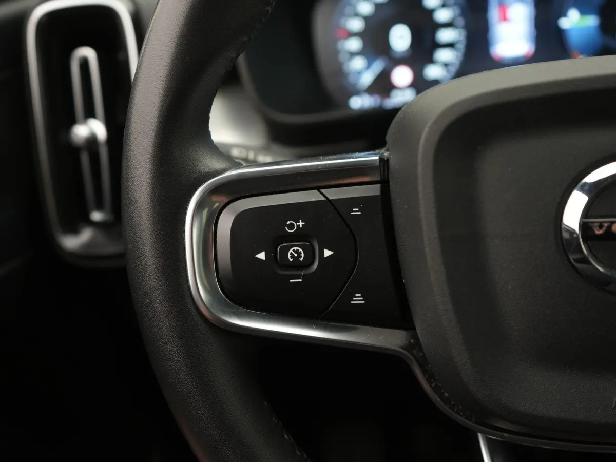 1.5 T4 Plug-in hybrid Plus Dark | Automaat | Stuurwiel Verwarming | Stoel Verwarming | Panorama Dak | Harman Kardon | Camera | 12 Maanden BOVAG Garantie |