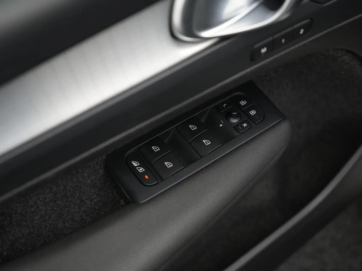 1.5 T4 Plug-in hybrid Plus Dark | Automaat | Stuurwiel Verwarming | Stoel Verwarming | Panorama Dak | Harman Kardon | Camera | 12 Maanden BOVAG Garantie |