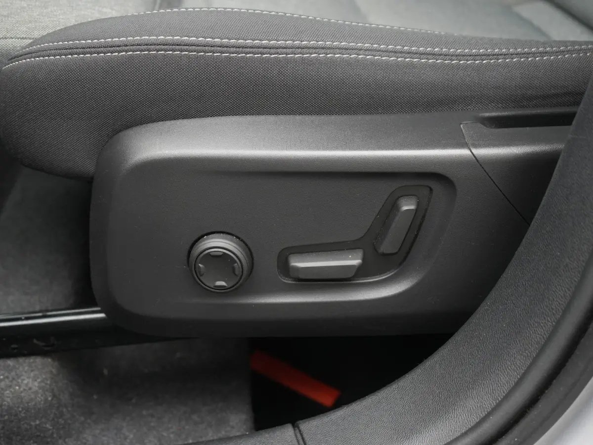 1.5 T4 Plug-in hybrid Plus Dark | Automaat | Stuurwiel Verwarming | Stoel Verwarming | Panorama Dak | Harman Kardon | Camera | 12 Maanden BOVAG Garantie |