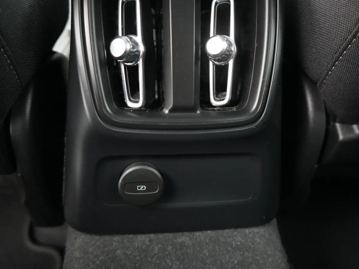 1.5 T4 Plug-in hybrid Plus Dark | Automaat | Stuurwiel Verwarming | Stoel Verwarming | Panorama Dak | Harman Kardon | Camera | 12 Maanden BOVAG Garantie |