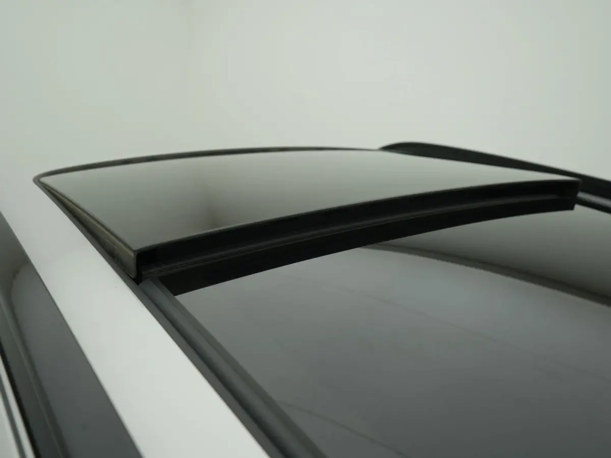 1.5 T4 Plug-in hybrid Plus Dark | Automaat | Stuurwiel Verwarming | Stoel Verwarming | Panorama Dak | Harman Kardon | Camera | 12 Maanden BOVAG Garantie |