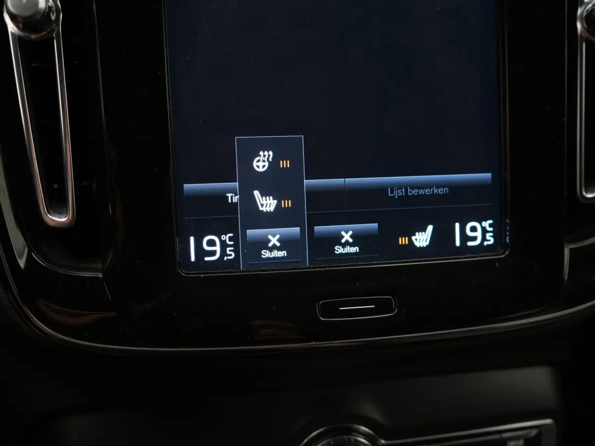 1.5 T4 Plug-in hybrid Plus Dark | Automaat | Stuurwiel Verwarming | Stoel Verwarming | Panorama Dak | Harman Kardon | Camera | 12 Maanden BOVAG Garantie |