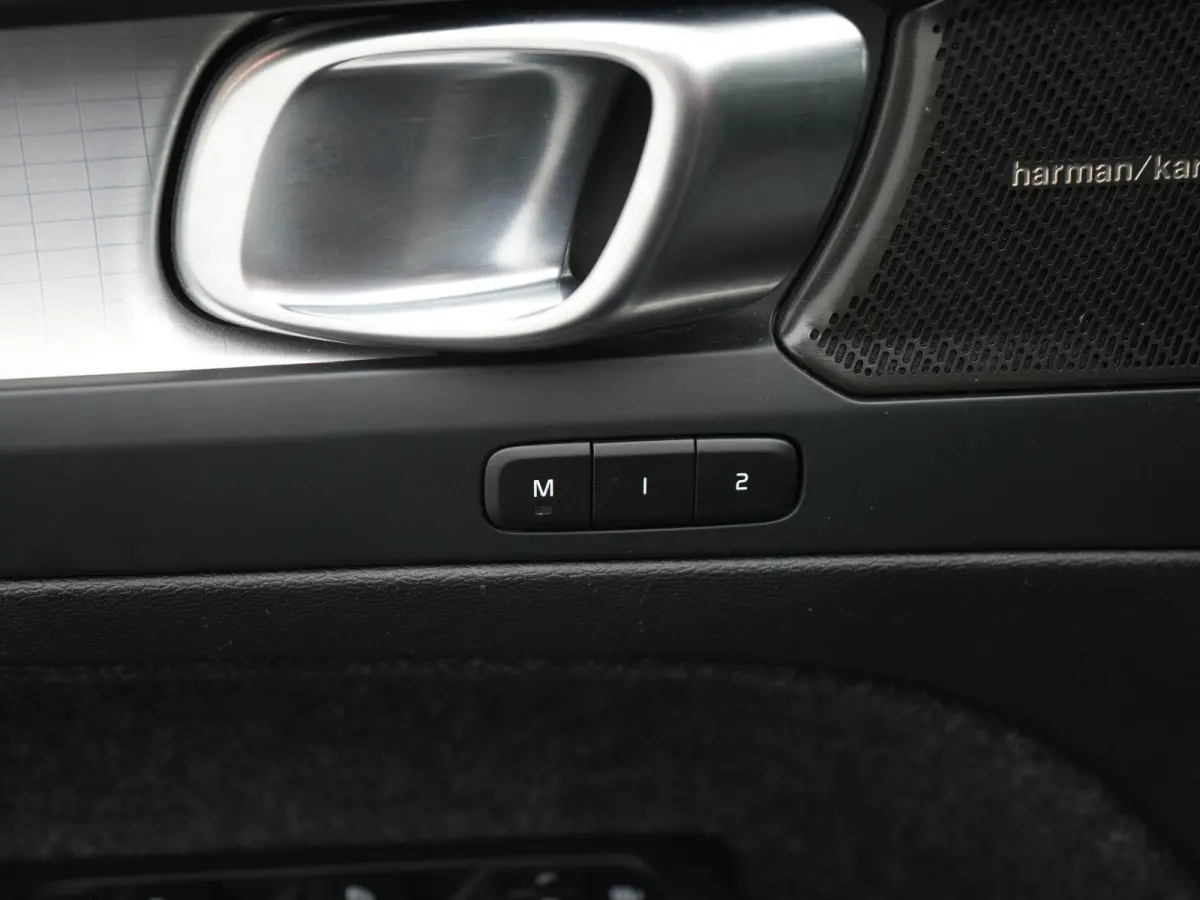 1.5 T4 Plug-in hybrid Plus Dark | Automaat | Stuurwiel Verwarming | Stoel Verwarming | Panorama Dak | Harman Kardon | Camera | 12 Maanden BOVAG Garantie |