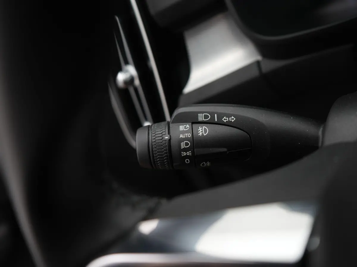 1.5 T4 Plug-in hybrid Plus Dark | Automaat | Stuurwiel Verwarming | Stoel Verwarming | Panorama Dak | Harman Kardon | Camera | 12 Maanden BOVAG Garantie |