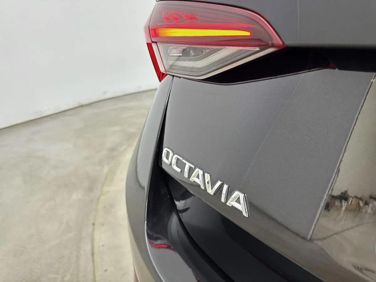 1.4 TSI iV PHEV Sportline Business