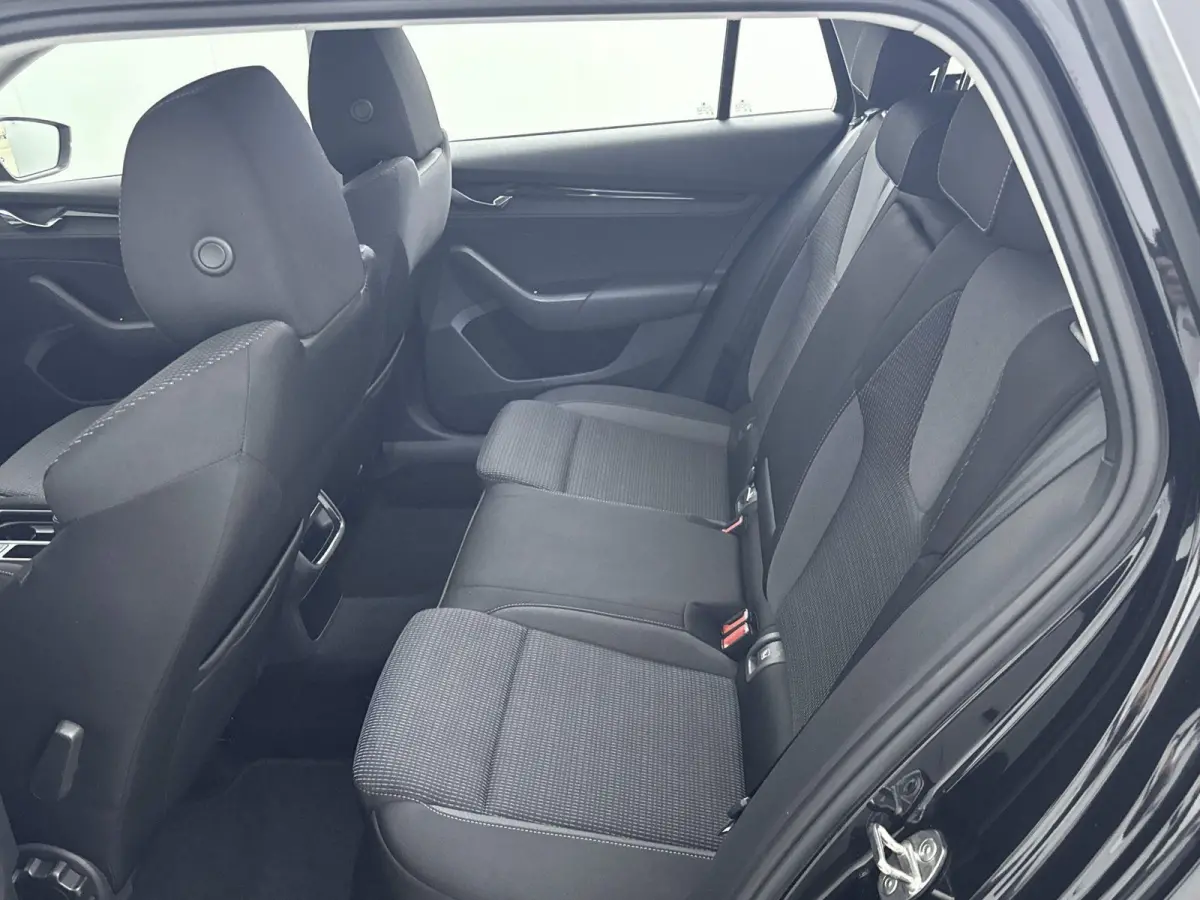 1.4 TSI iV PHEV Sportline Business