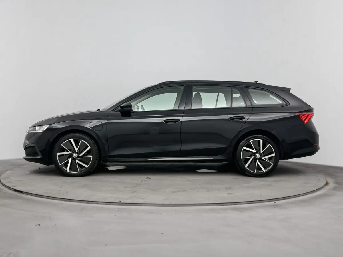 1.4 TSI iV PHEV Sportline Business