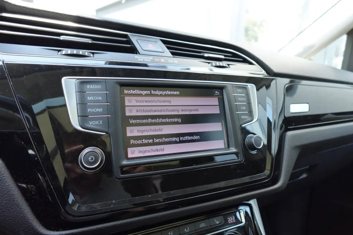 1.4 TSI Connected Series 7P NAVI CAM PDC