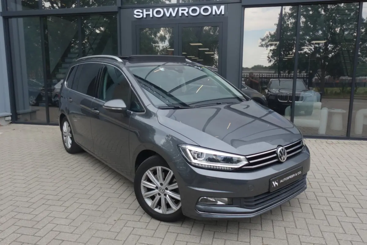 1.4 TSI Connected Series 7P NAVI CAM PDC