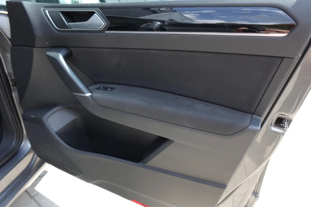 1.4 TSI Connected Series 7P NAVI CAM PDC