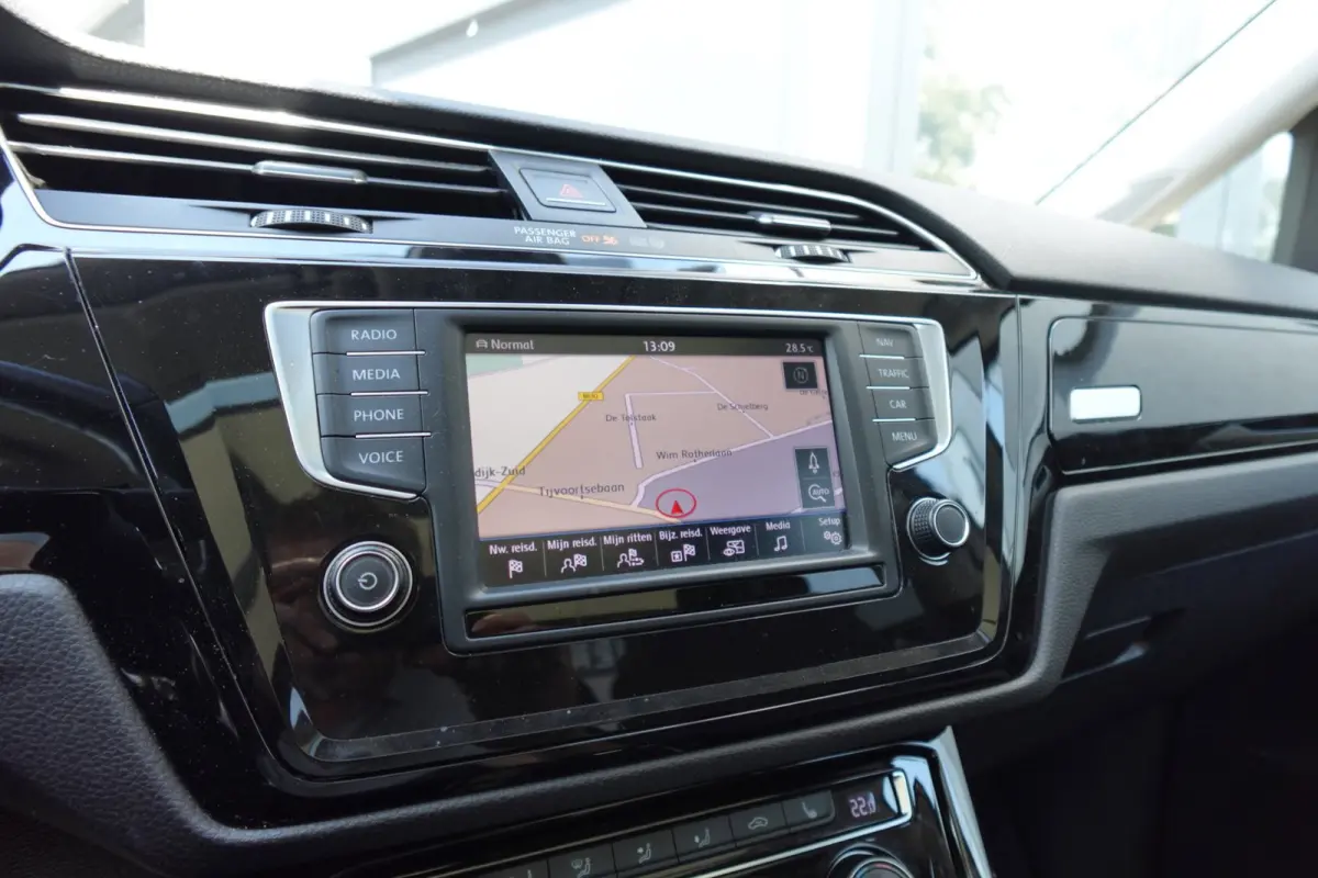 1.4 TSI Connected Series 7P NAVI CAM PDC