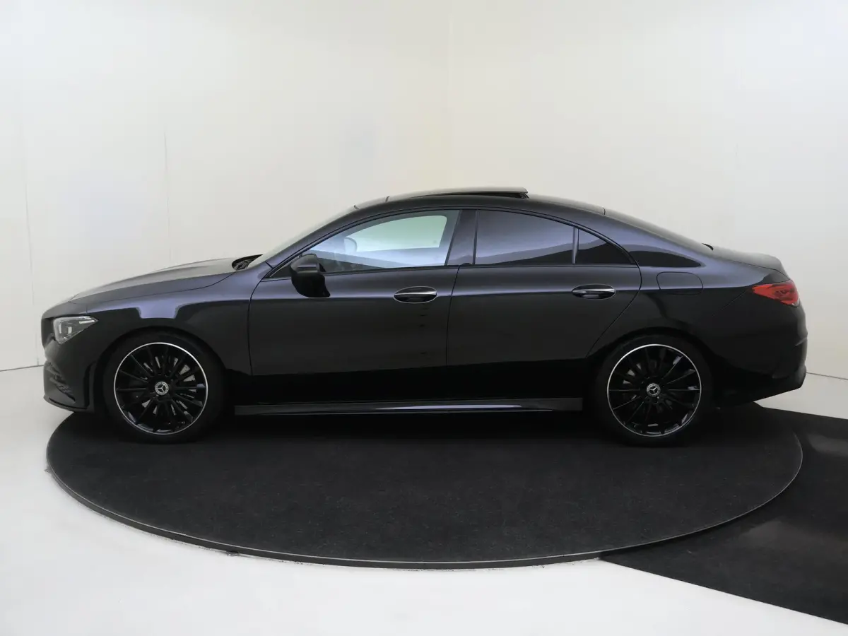 250 Premium Plus / AMG/ Panoramadak/ Memory/ Sfeerverlichting/ 19 inch/ Burmester