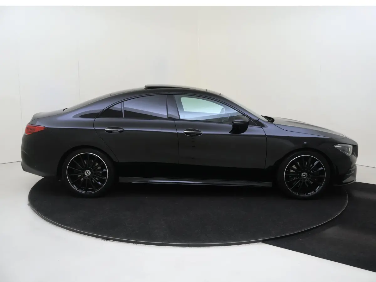 250 Premium Plus / AMG/ Panoramadak/ Memory/ Sfeerverlichting/ 19 inch/ Burmester