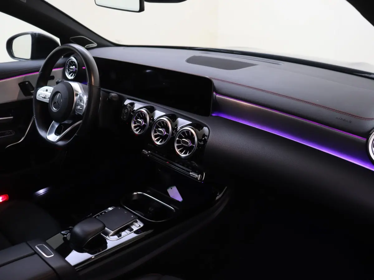 250 Premium Plus / AMG/ Panoramadak/ Memory/ Sfeerverlichting/ 19 inch/ Burmester