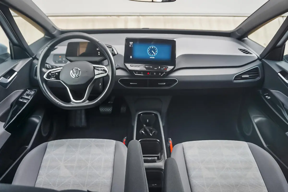 204pk Life 58 kWh | Navigatie | Stoelverwarming | Adaptive Cruise