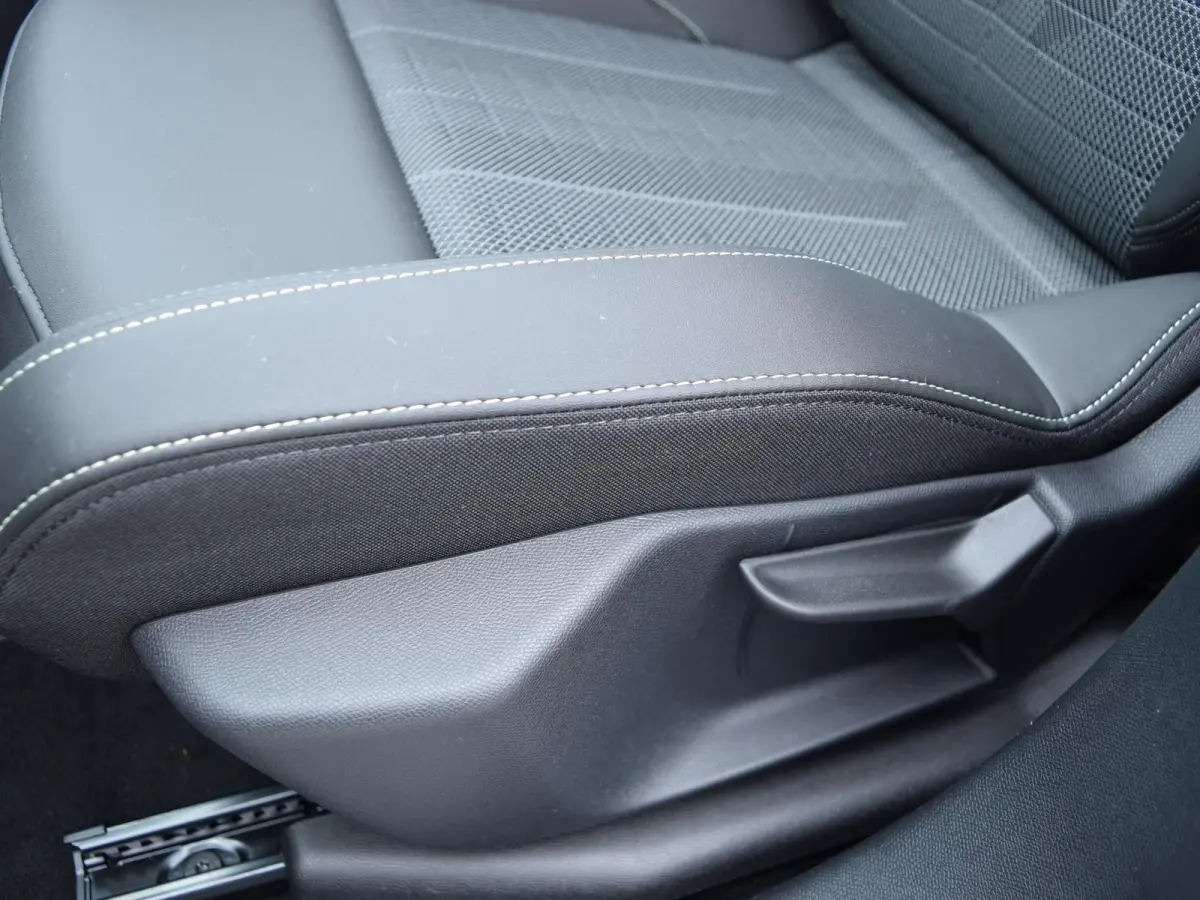 GT Long Range 230 97 kWh Warmtepomp l 360 vision & Drive Assist Pack l Panoramisch schuifdak Pack