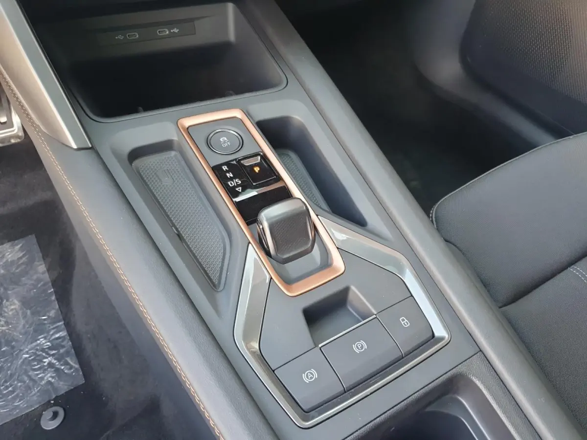 1.5 TSI e-Hybrid Business | Trekhaak | Panoramaschuifdak | Appel Carplay / Android Auto | Camera | Stoel en stuurverwarming |