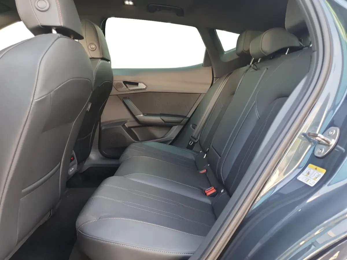 1.5 TSI e-Hybrid Business | Trekhaak | Panoramaschuifdak | Appel Carplay / Android Auto | Camera | Stoel en stuurverwarming |