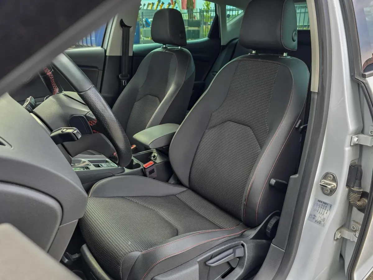 1.4 FR AUTOMAAT|CARPLAY|CAMERA|STOELVERW.