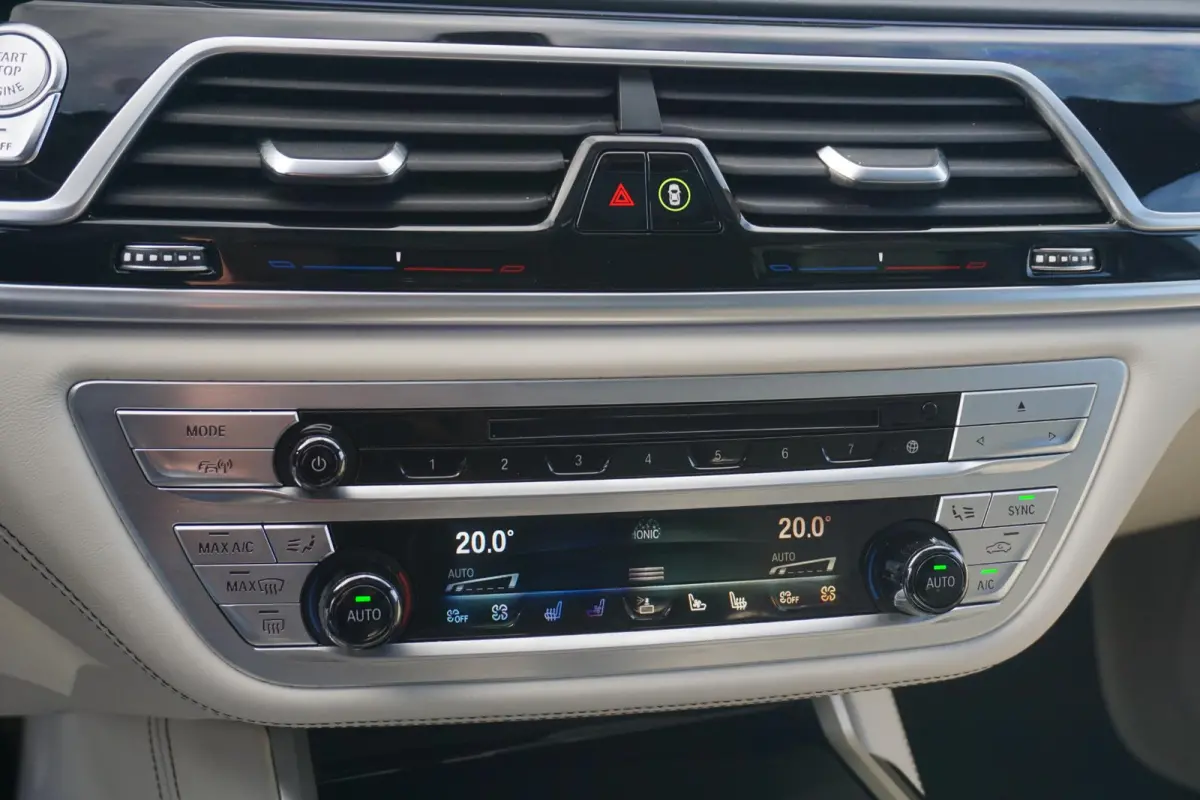 750i xDrive High Executive | Schuif-kanteldak | Bowers & Wilkins | Achterasbesturing | Driving Assistant Professional | Rondomzicht camera's