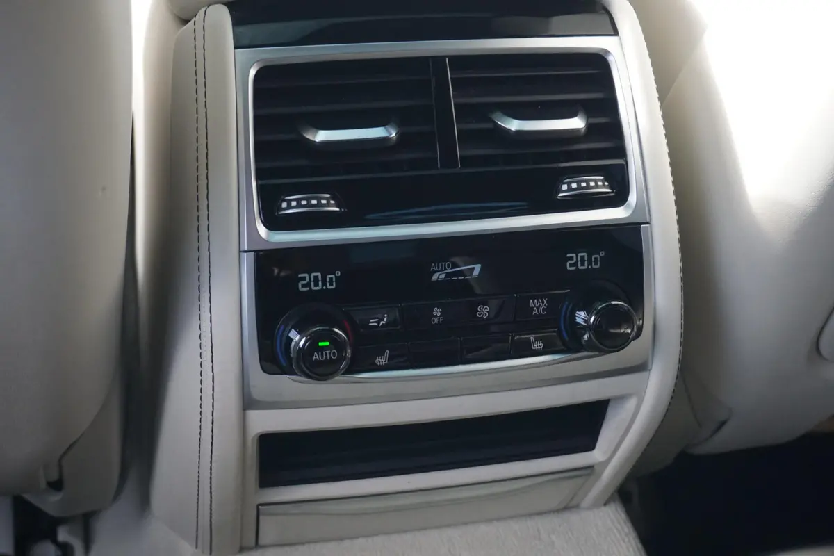 750i xDrive High Executive | Schuif-kanteldak | Bowers & Wilkins | Achterasbesturing | Driving Assistant Professional | Rondomzicht camera's