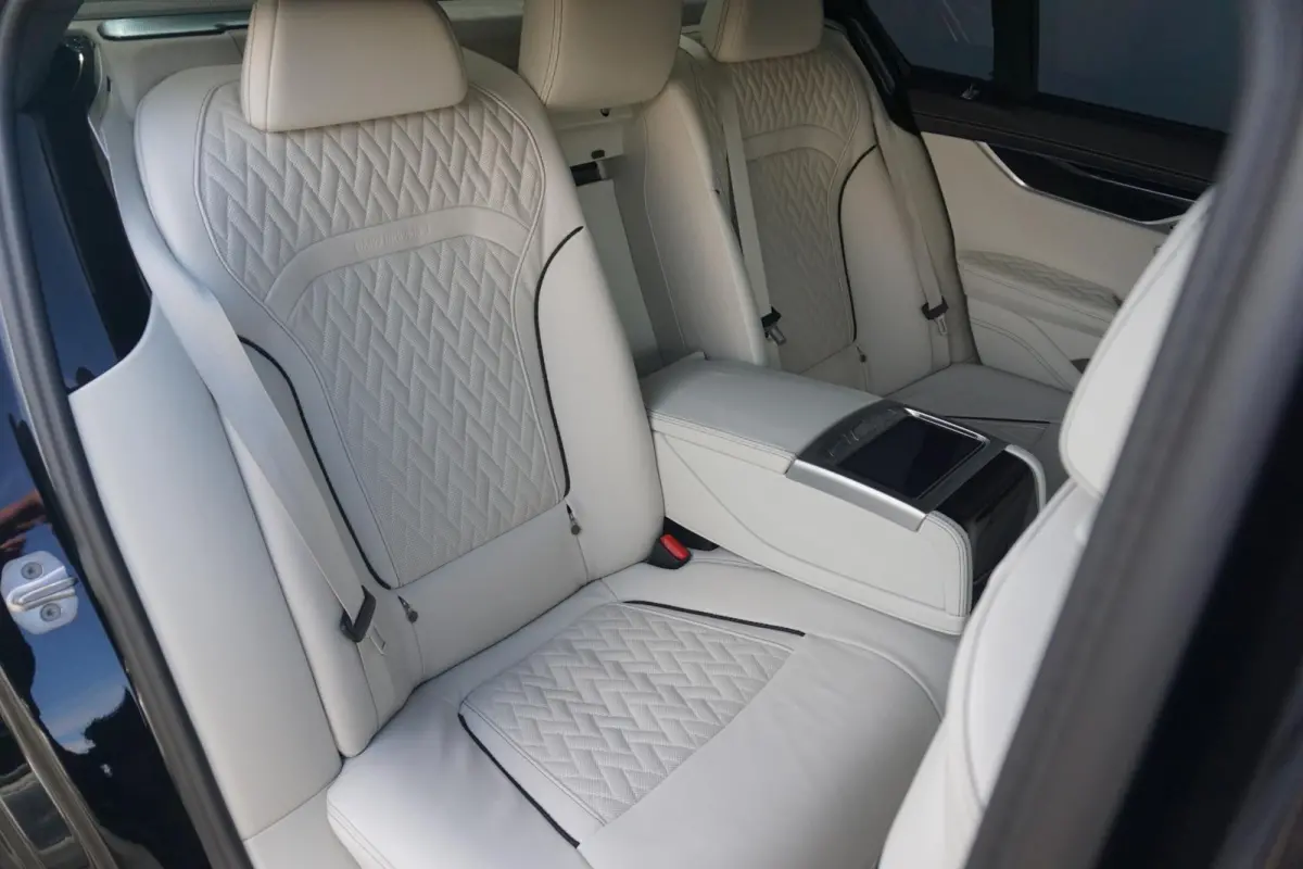 750i xDrive High Executive | Schuif-kanteldak | Bowers & Wilkins | Achterasbesturing | Driving Assistant Professional | Rondomzicht camera's
