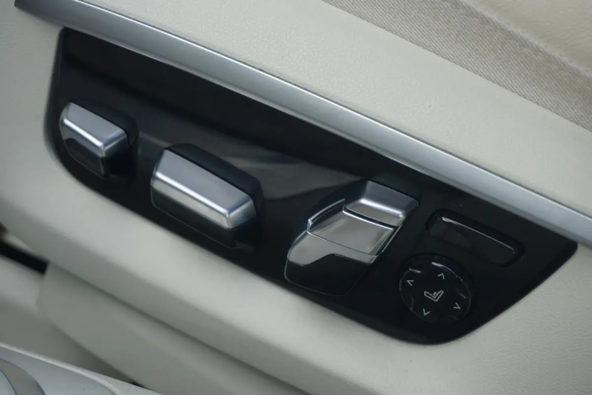 750i xDrive High Executive | Schuif-kanteldak | Bowers & Wilkins | Achterasbesturing | Driving Assistant Professional | Rondomzicht camera's