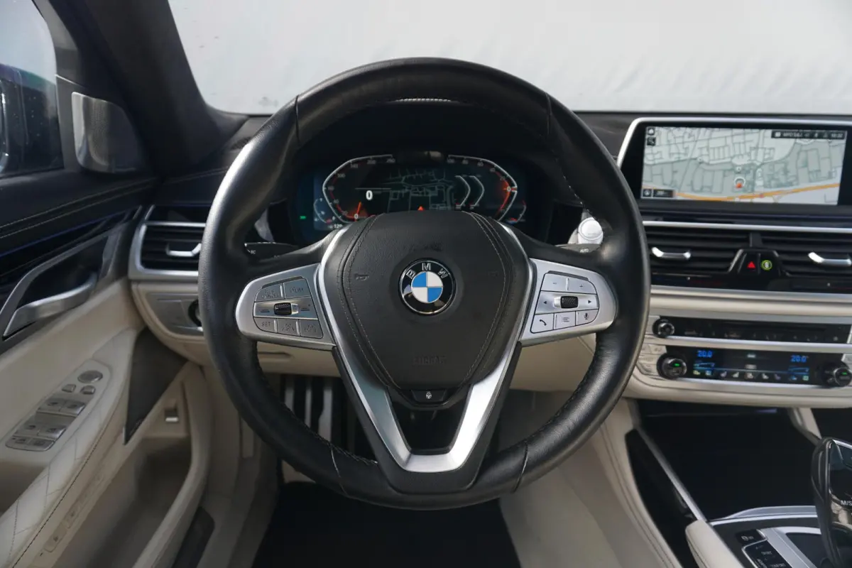 750i xDrive High Executive | Schuif-kanteldak | Bowers & Wilkins | Achterasbesturing | Driving Assistant Professional | Rondomzicht camera's