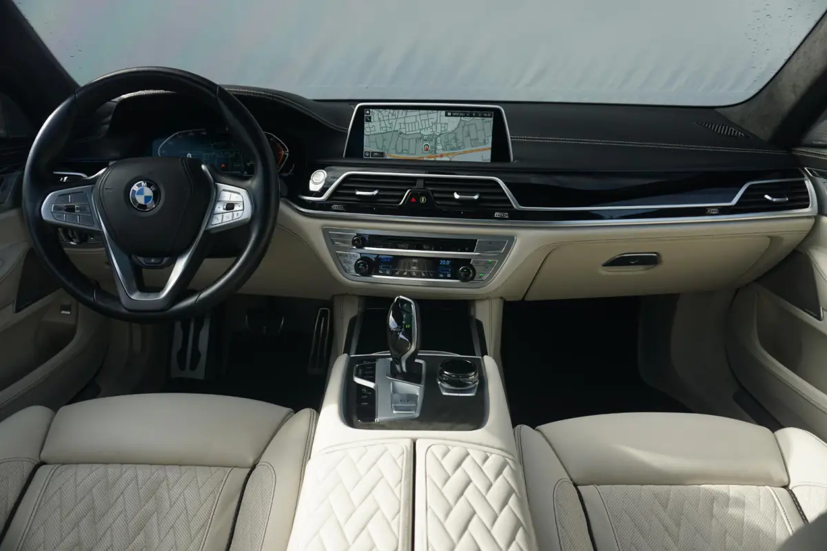 750i xDrive High Executive | Schuif-kanteldak | Bowers & Wilkins | Achterasbesturing | Driving Assistant Professional | Rondomzicht camera's