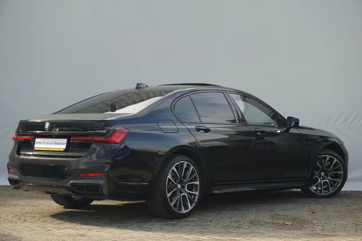 750i xDrive High Executive | Schuif-kanteldak | Bowers & Wilkins | Achterasbesturing | Driving Assistant Professional | Rondomzicht camera's