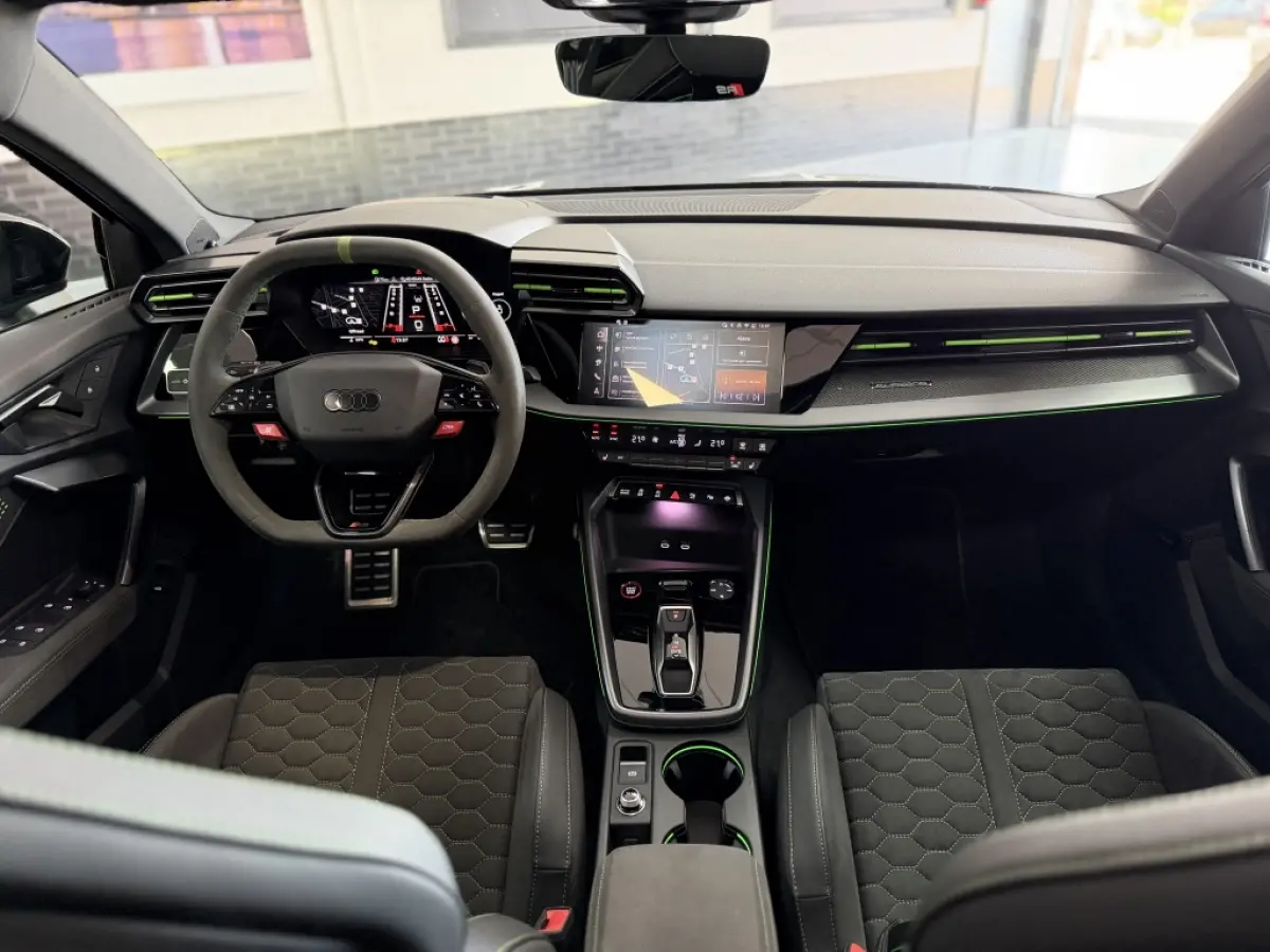 2.5 TFSI Quattro HULK ED. CARBON PANO
