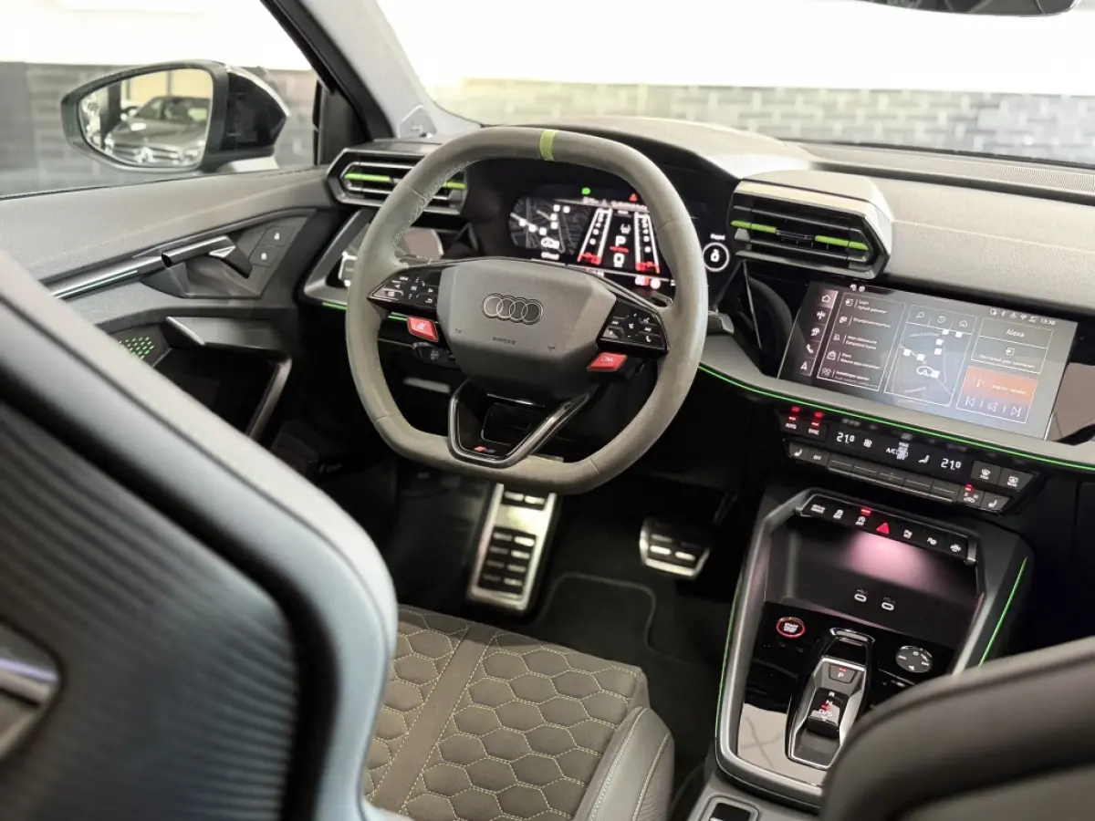 2.5 TFSI Quattro HULK ED. CARBON PANO