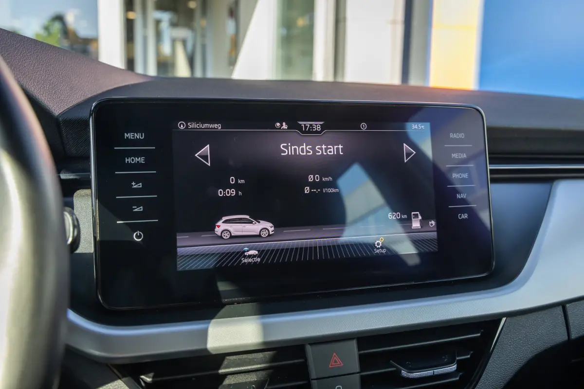 1.0 TSI Ambition | Apple Carplay/Android Auto | Digitaal dashboard | Airco | Cruise control | Navigatie | Lichtmetalen velgen | Airco | Apple Carplay/Android Auto|telefoonintegratie premium 