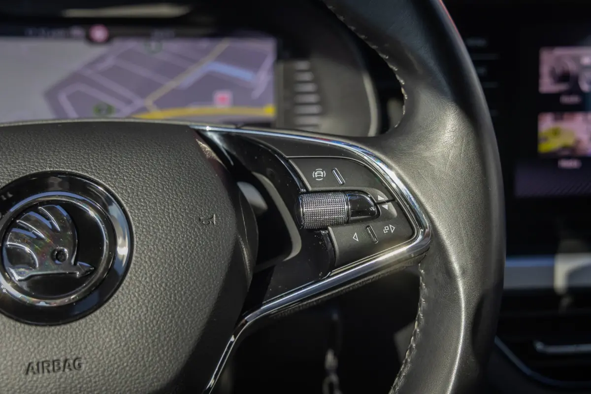 1.0 TSI Ambition | Apple Carplay/Android Auto | Digitaal dashboard | Airco | Cruise control | Navigatie | Lichtmetalen velgen | Airco | Apple Carplay/Android Auto|telefoonintegratie premium 